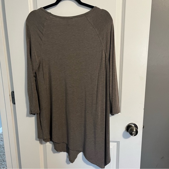 Joan Vass Women's V-Neck Asymmetrical Top - Picture 7 of 12